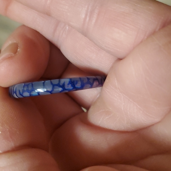 New Carved Dragon Veins Agate Crescent Moon Pendant. - Picture 8 of 12